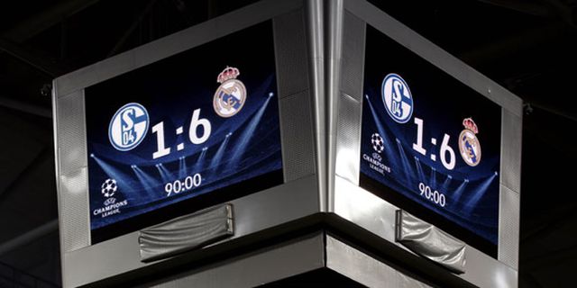 GIF: Parade Tujuh Gol di Veltins-Arena GIF: Parade Tujuh Gol di Veltins-Arena