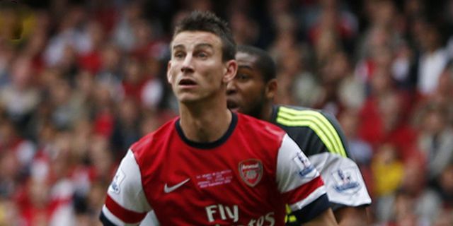 Koscielny Iri Pada Ketampanan Giroud?