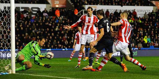 Hughes: Stoke Tak Takut Arsenal