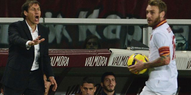 De Rossi Sempat Tertawakan Keputusan Roma Tunjuk Garcia De Rossi Sempat Tertawakan Keputusan Roma Tunjuk Garcia