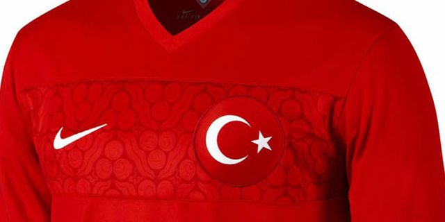 Detail Jersey Home 'Batik' Turki 2014