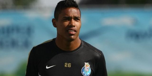 United Intip Duo Bek Sayap Porto Sekaligus