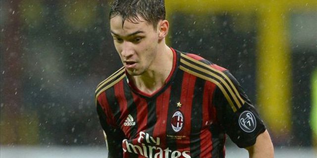 United Beralih Incar De Sciglio United Beralih Incar De Sciglio