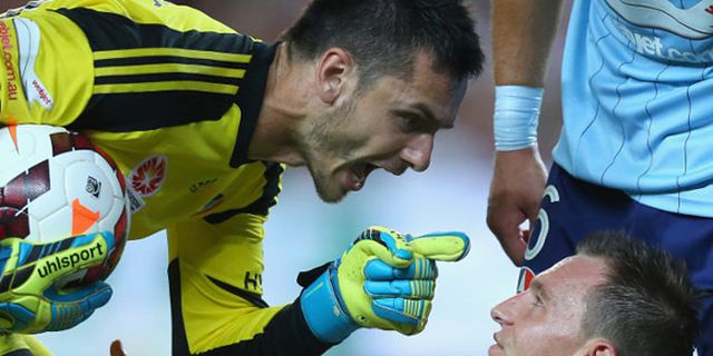 Kena Hasutan Kiper Lawan, Penalti Pemain Ini Gagal Berbuah Gol Kena Hasutan Kiper Lawan, Penalti Pemain Ini Gagal Berbuah Gol
