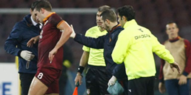 Mertens Juga Sampaikan Simpati Kepada Strootman Mertens Juga Sampaikan Simpati Kepada Strootman
