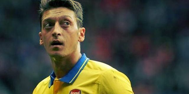 Guardiola Cemaskan Kembalinya Tuah Ozil