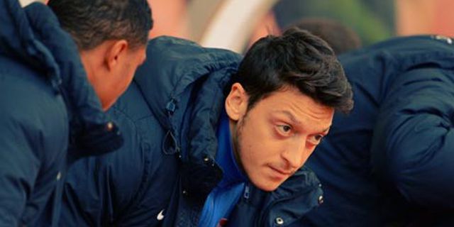 Lagi, Media Inggris Bantai Ozil