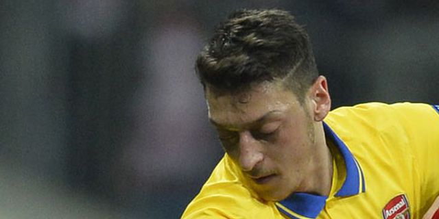 Ozil Ternyata Dibiarkan Kesakitan Setengah Babak