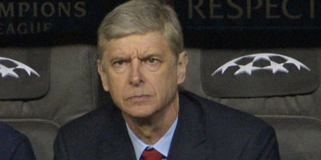 Kontrak Tak Jelas, Barca Siap Tarik Wenger