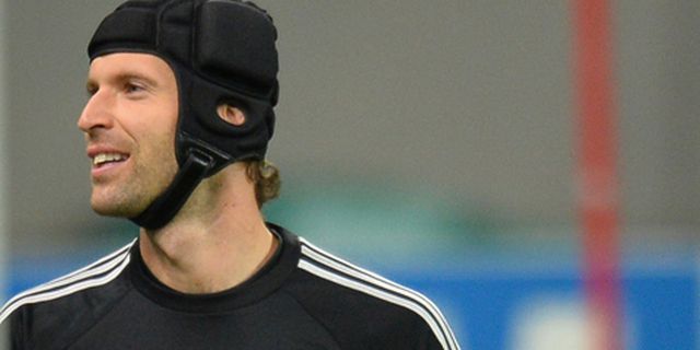 Cech Tepis Anggapan Chelsea Tinggal 'Pungut' Trofi EPL