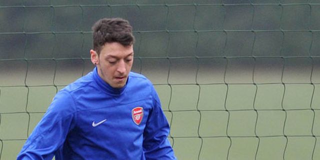 Wenger Konfirmasi Cedera Mesut Ozil