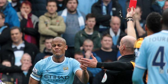 Pellegrini Kritik Keputusan Kartu Merah Kompany Pellegrini Kritik Keputusan Kartu Merah Kompany