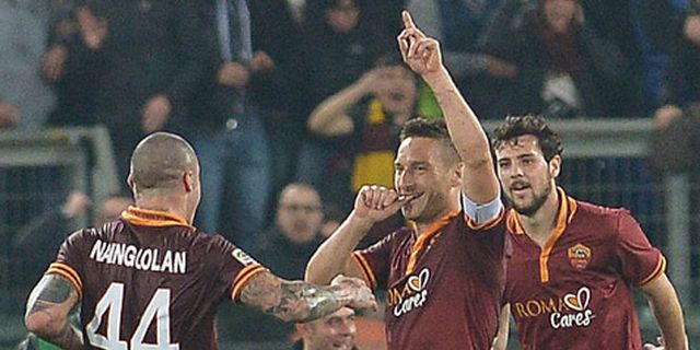Totti Dedikasikan Kemenangan Atas Udinese Untuk Strootman Totti Dedikasikan Kemenangan Atas Udinese Untuk Strootman