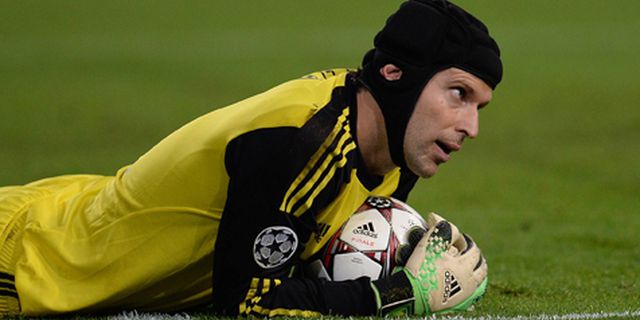 Latih Refleks, Petr Cech Lakukan Latihan Aneh