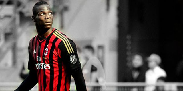 Legenda Milan Ramai-ramai Bantai Balotelli