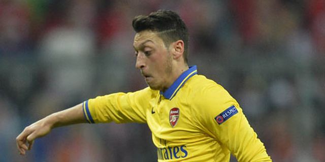 Henry: Ozil Terbebani Dengan Harga Transfer