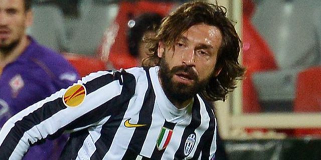 'Tendangan Bebas Pirlo Terbaik di Dunia'