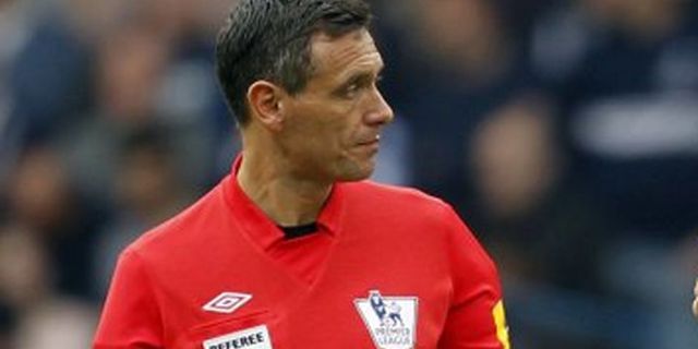 Salah Usir Pemain, Marriner Akhirnya Minta Maaf