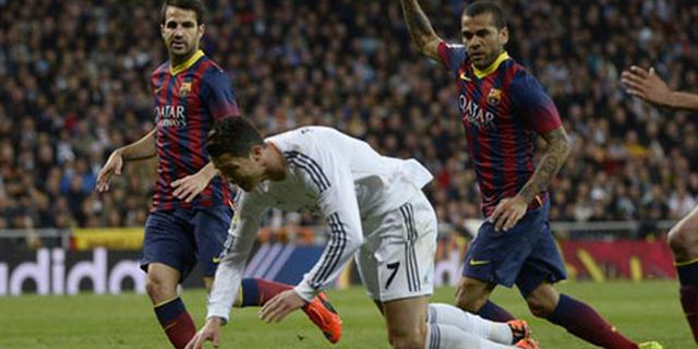 Dani Alves: Ronaldo Harusnya Tak Dapat Penalti