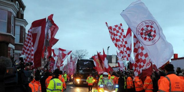 Ini Dia Sambutan Luar Biasa Para Kopites Untuk Skuat Liverpool