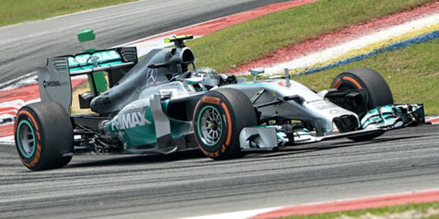 Mercedes Kembali Terdepan di Latihan Ketiga F1 GP Malaysia