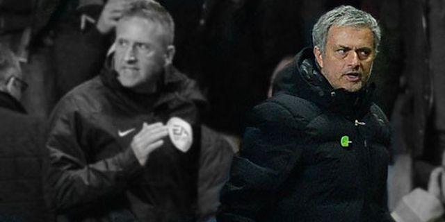 Mou Tak Jera Kecam Wasit Chris Foy