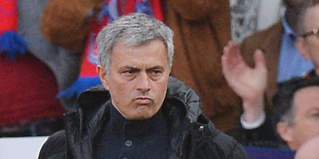 Sportif! Keok, Mourinho Beri Selamat Pemain Palace di Ruang Ganti Sportif! Keok, Mourinho Beri Selamat Pemain Palace di Ruang Ganti