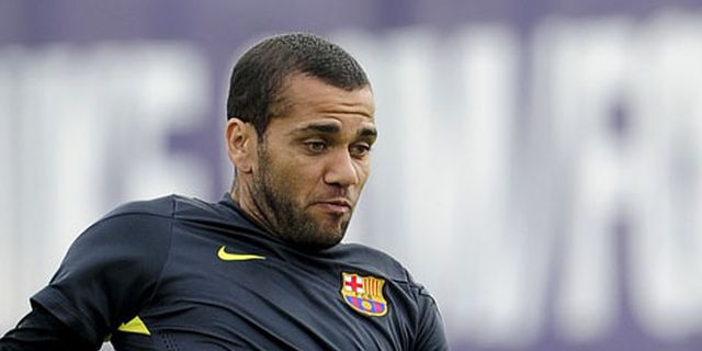 Alves Ajak Cules Penuhi Camp Nou Lagi