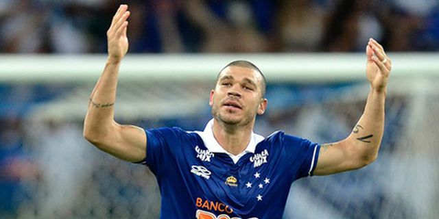 Inter Dekati Pemain Cruzeiro Inter Dekati Pemain Cruzeiro