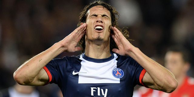 Cavani Siap Gantikan Tugas Ibra Jebol Gawang Chelsea