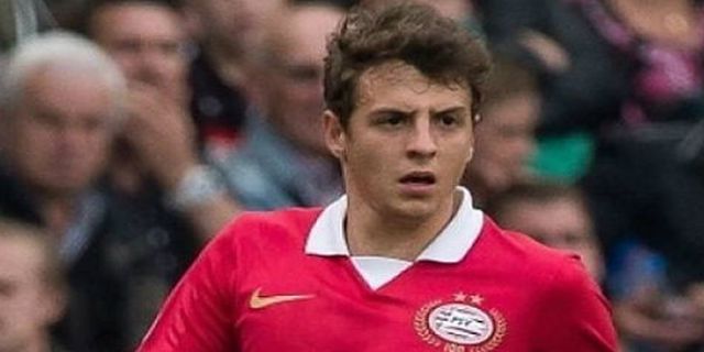 PSV Bungkam Soal Rumor Minat Man United Terhadap Arias