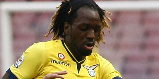 Fullback Lazio Abaikan Ketertarikan Arsenal