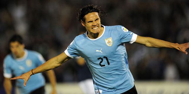 Cavani: Inggris Seperti Mesin Cavani: Inggris Seperti Mesin