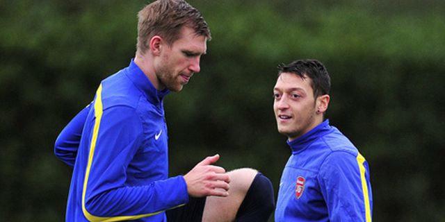 Mertesacker Yakin Ozil Bangkit Lebih Kuat Pasca Cedera