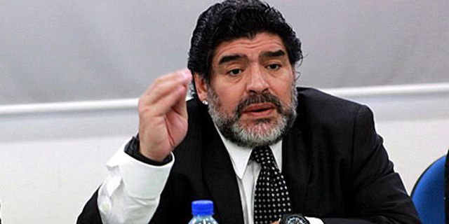 Maradona Kandidat Pelatih Barcelona?