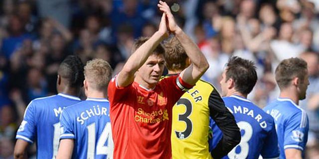 Gerrard Dicaci, Fans Liverpool & Chelsea Bentrok di Anfield Gerrard Dicaci, Fans Liverpool & Chelsea Bentrok di Anfield
