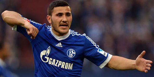 Agen Kolasinac Bantah Terima Tawaran Man United