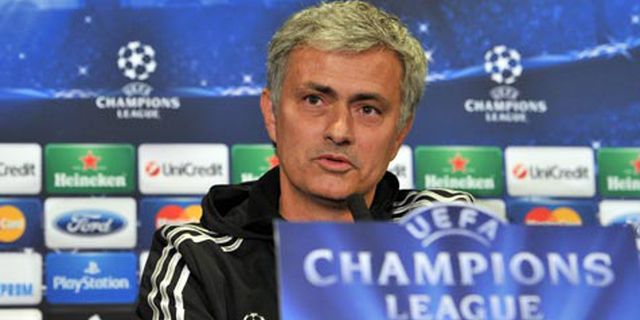Mourinho: Cech Akan Absen Kontra Atleti Mourinho: Cech Akan Absen Kontra Atleti