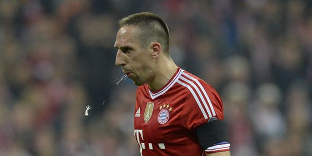 Video: Gagal Bongkar Madrid, Ribery Frustrasi & Emosi Video: Gagal Bongkar Madrid, Ribery Frustrasi & Emosi