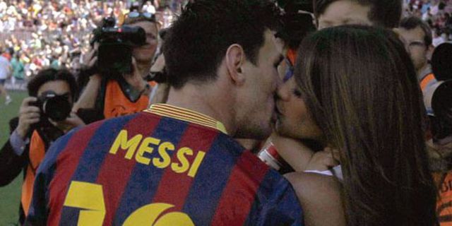 Messi & Antonella, Mesra di Pelepasan Vilanova Messi & Antonella, Mesra di Pelepasan Vilanova