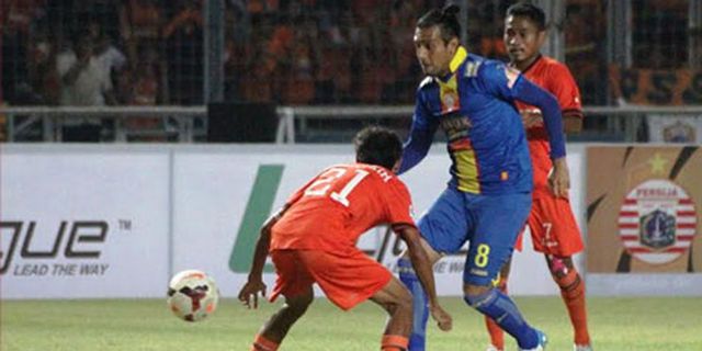 Review ISL: Arema Curi Tiga Poin di Jakarta Review ISL: Arema Curi Tiga Poin di Jakarta
