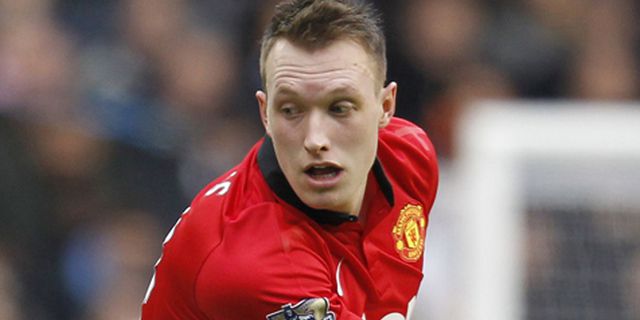 Phil Jones Pahami Cemoohan Suporter United