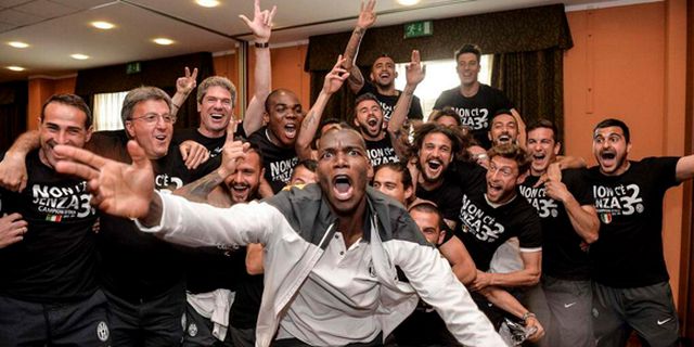 Video: Kehebohan Penggawa Juve Rayakan Hattrick Scudetto Video: Kehebohan Penggawa Juve Rayakan Hattrick Scudetto
