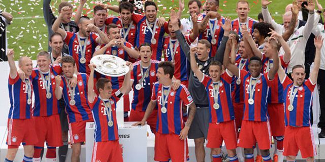 Video: Bayern Terima Trofi Bundesliga 2013/14