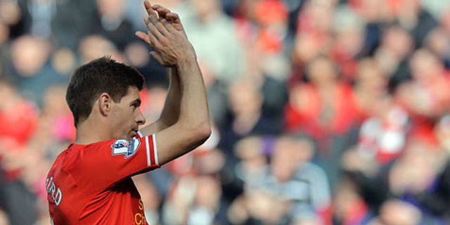 Ejek Gerrard, Fans MU Sewa Pesawat Lintasi Anfield