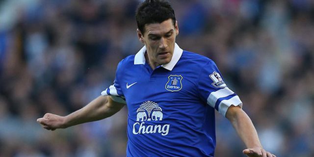 Everton Ingin Ikat Barry, Arsenal Juga Everton Ingin Ikat Barry, Arsenal Juga