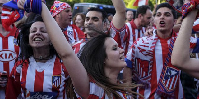 Patahkan Dominasi Clasico, Fans Atleti Banjiri Plaza Neptuno Patahkan Dominasi Clasico, Fans Atleti Banjiri Plaza Neptuno