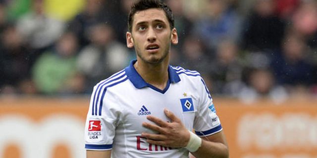 Ingin Seperti Messi & Ronaldo, Calhanoglu 'Pukul' Hamburg