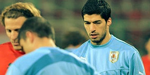 Liverpool Ngeri Uruguay Paksa Suarez Tampil 