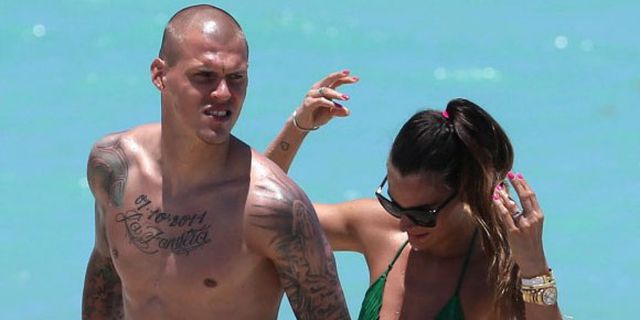 Pasangan Skrtel Tampil Seksi Saat Liburan di Pantai